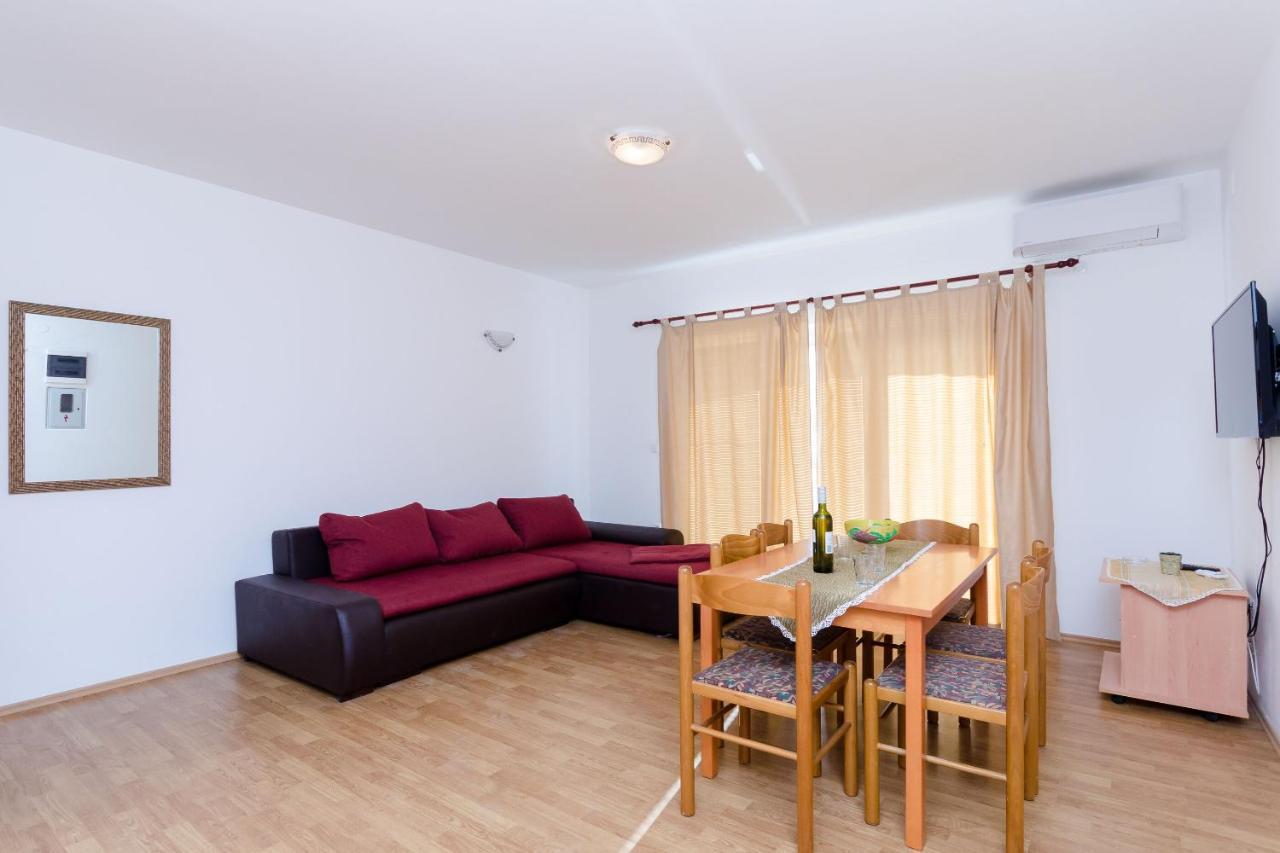 Apartments Alex لوبار المظهر الخارجي الصورة