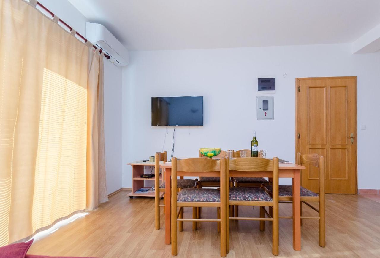 Apartments Alex لوبار المظهر الخارجي الصورة